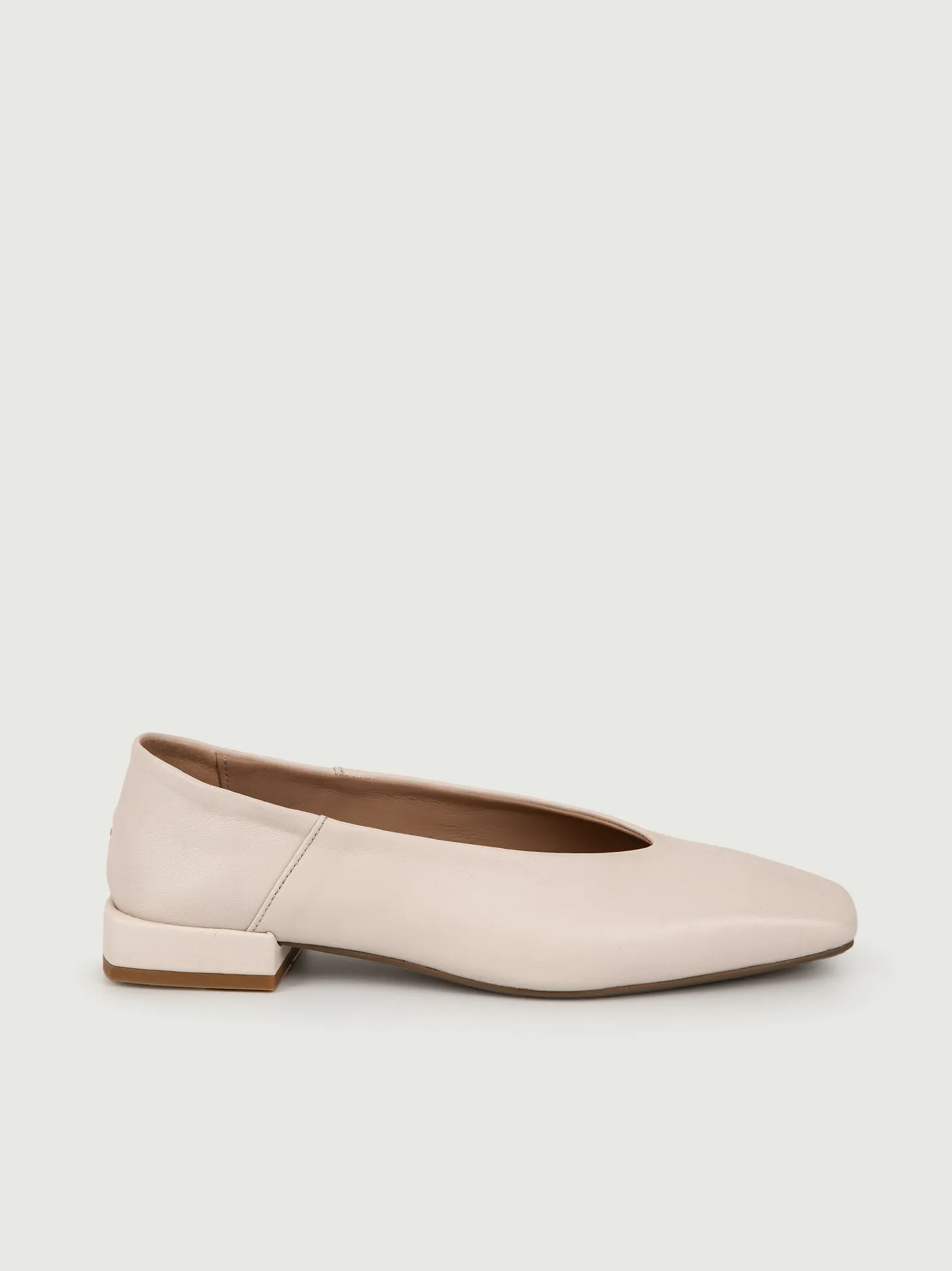 Ballerina in pelle color cipria con punta squadrata