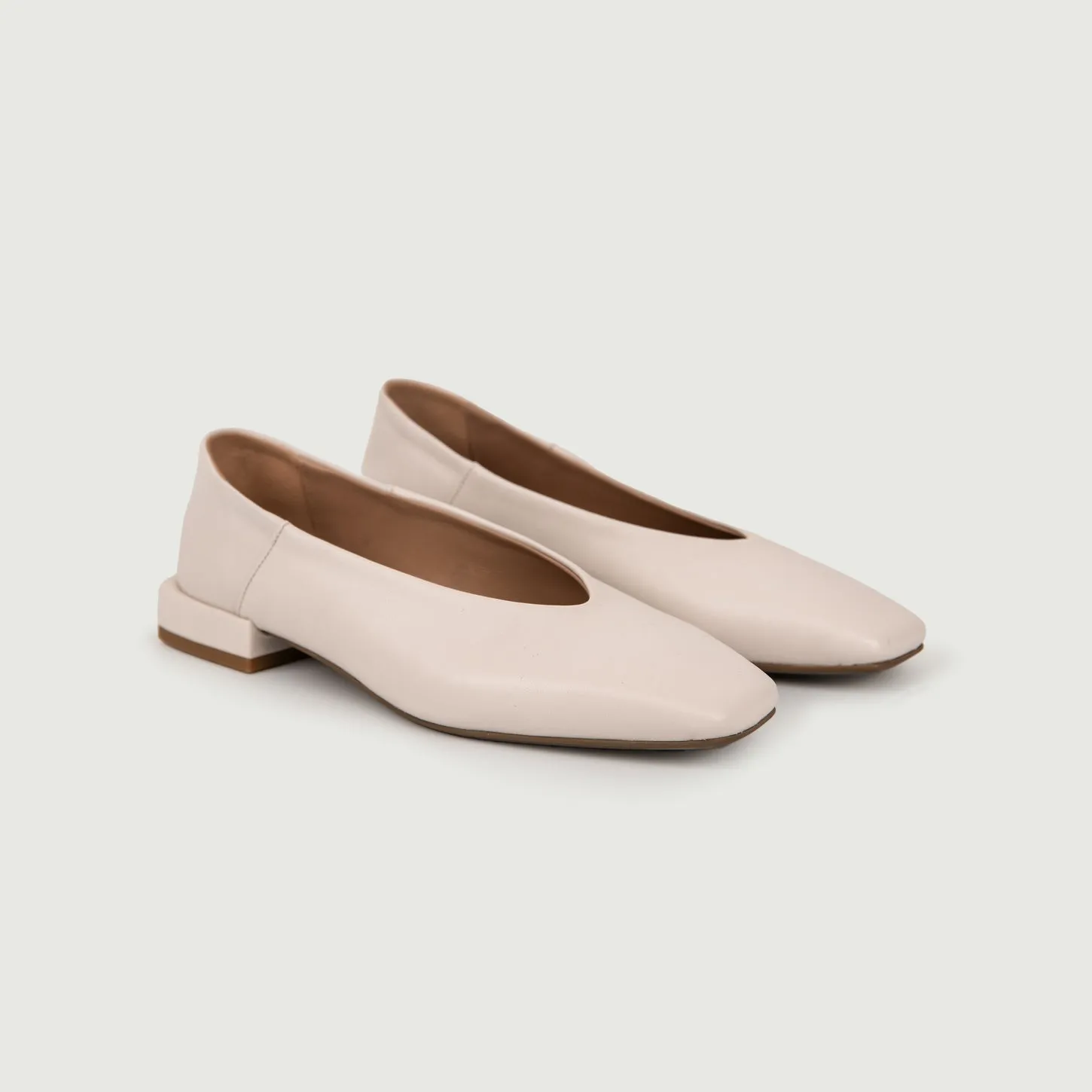 Ballerina in pelle color cipria con punta squadrata