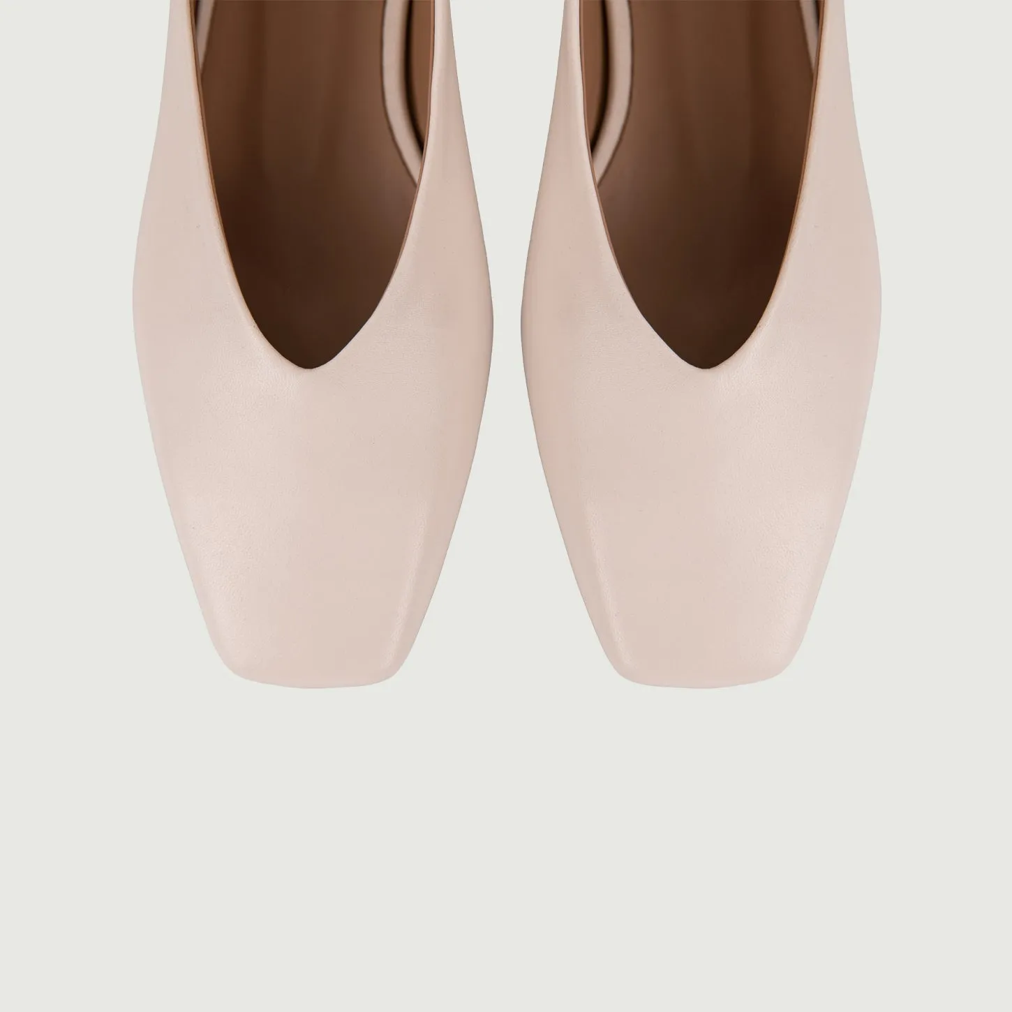 Ballerina in pelle color cipria con punta squadrata