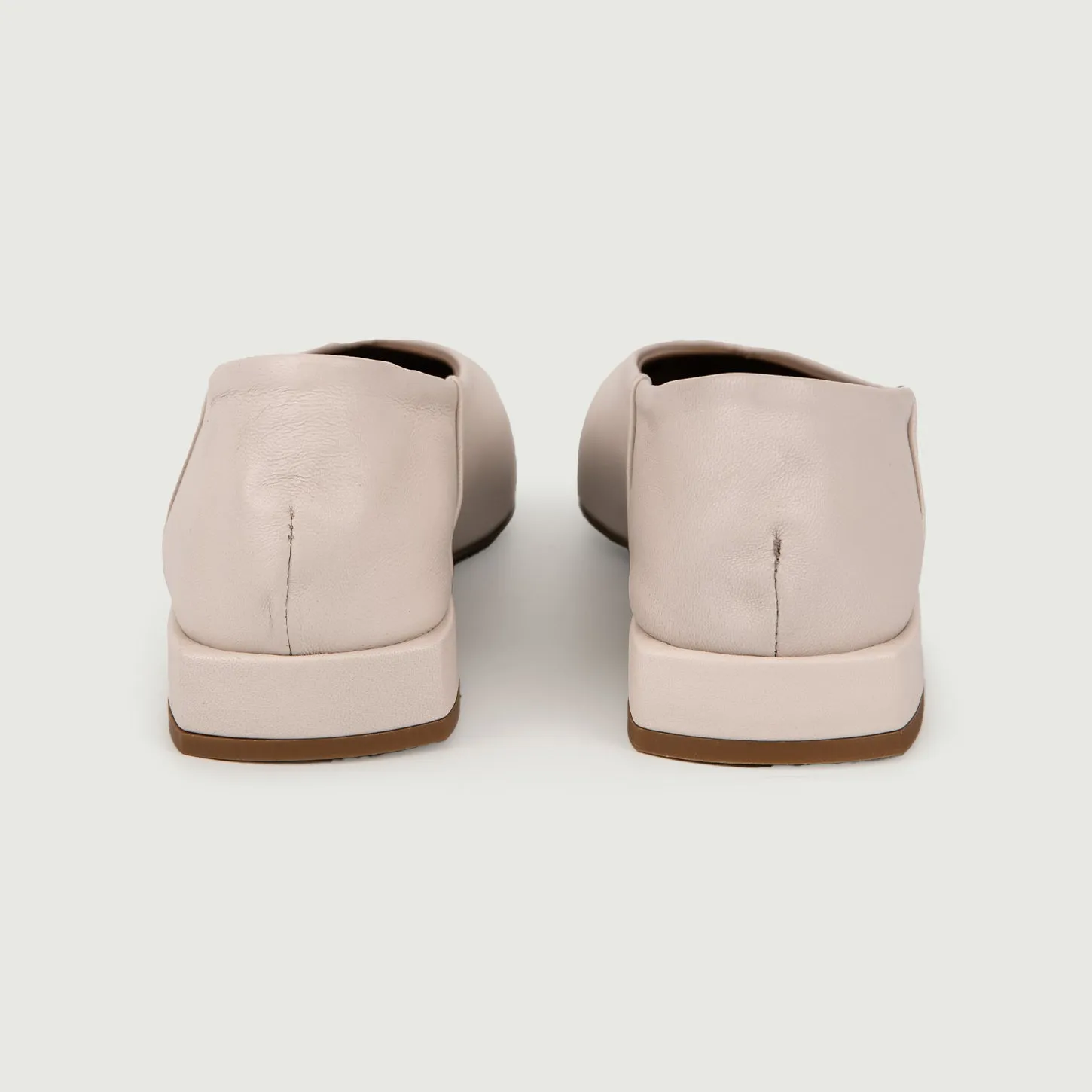 Ballerina in pelle color cipria con punta squadrata