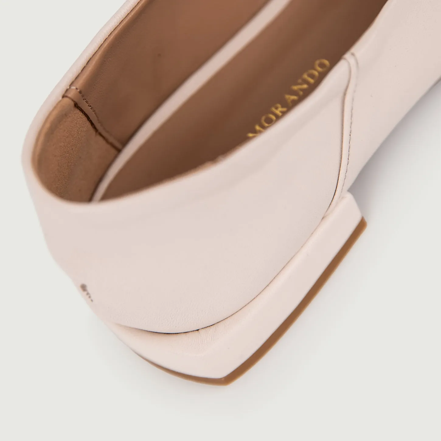 Ballerina in pelle color cipria con punta squadrata