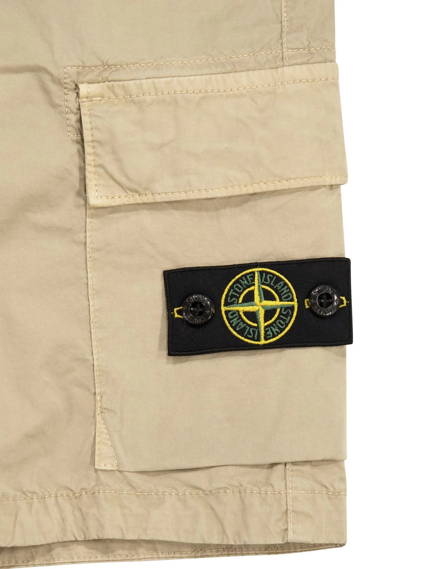 Bermuda con tasche e badge Stone Island