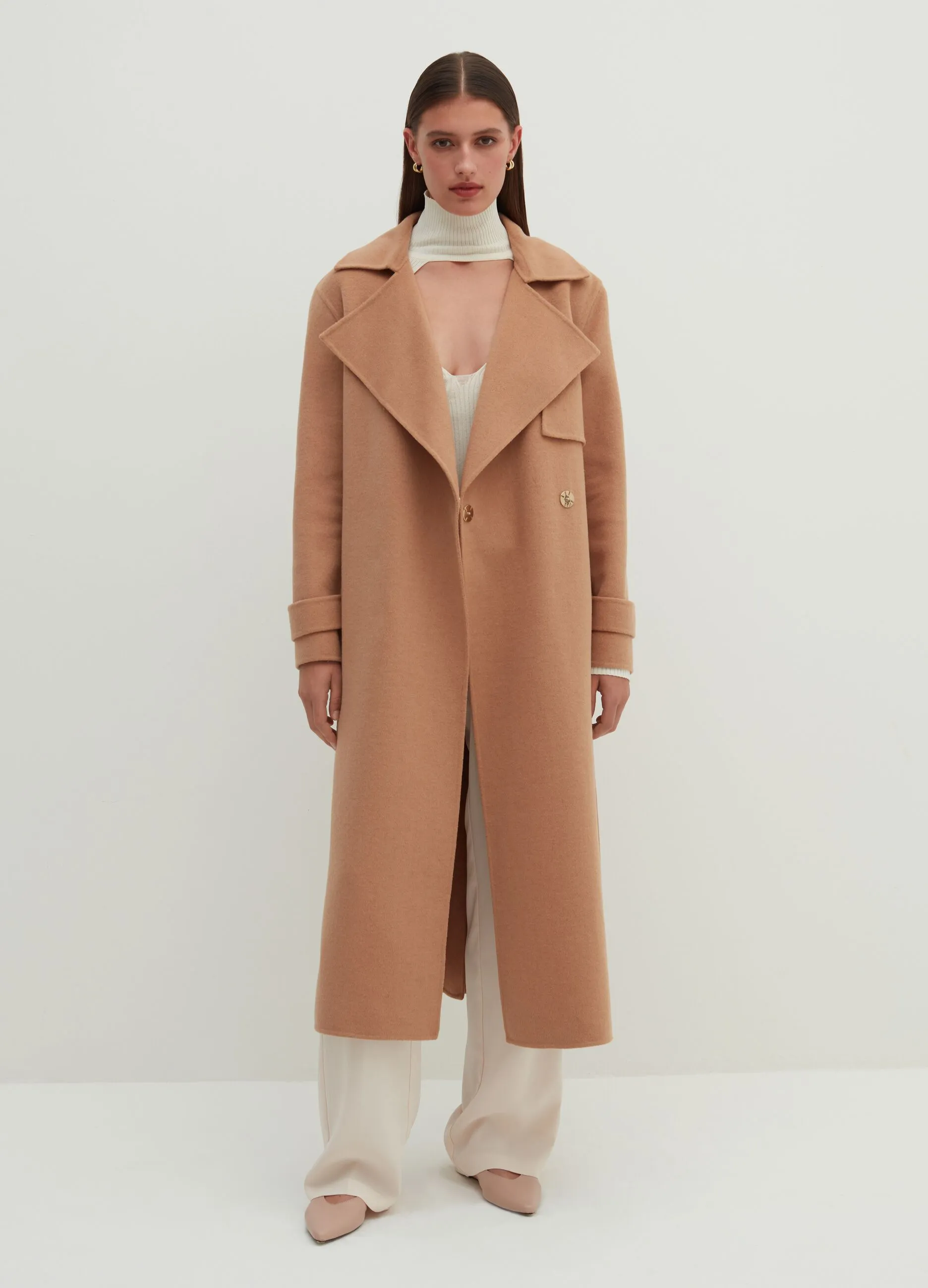 Cappotto lungo doppiopetto con revers