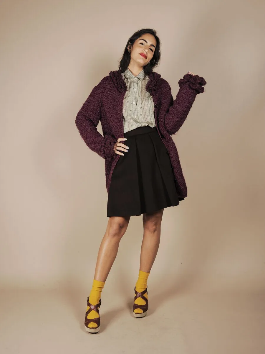 Cardigan in lana color melanzana con rouges