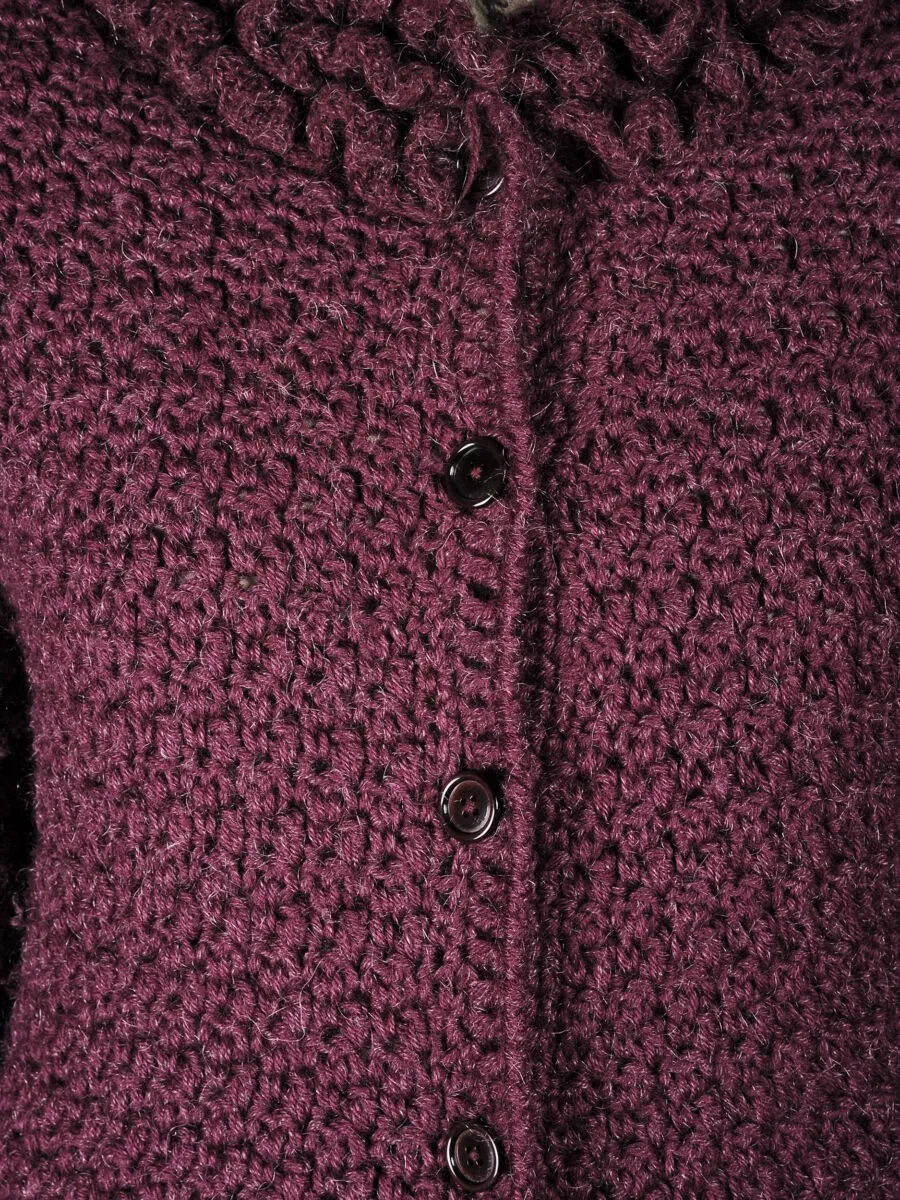 Cardigan in lana color melanzana con rouges