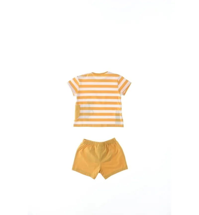 Completo con t-shirt