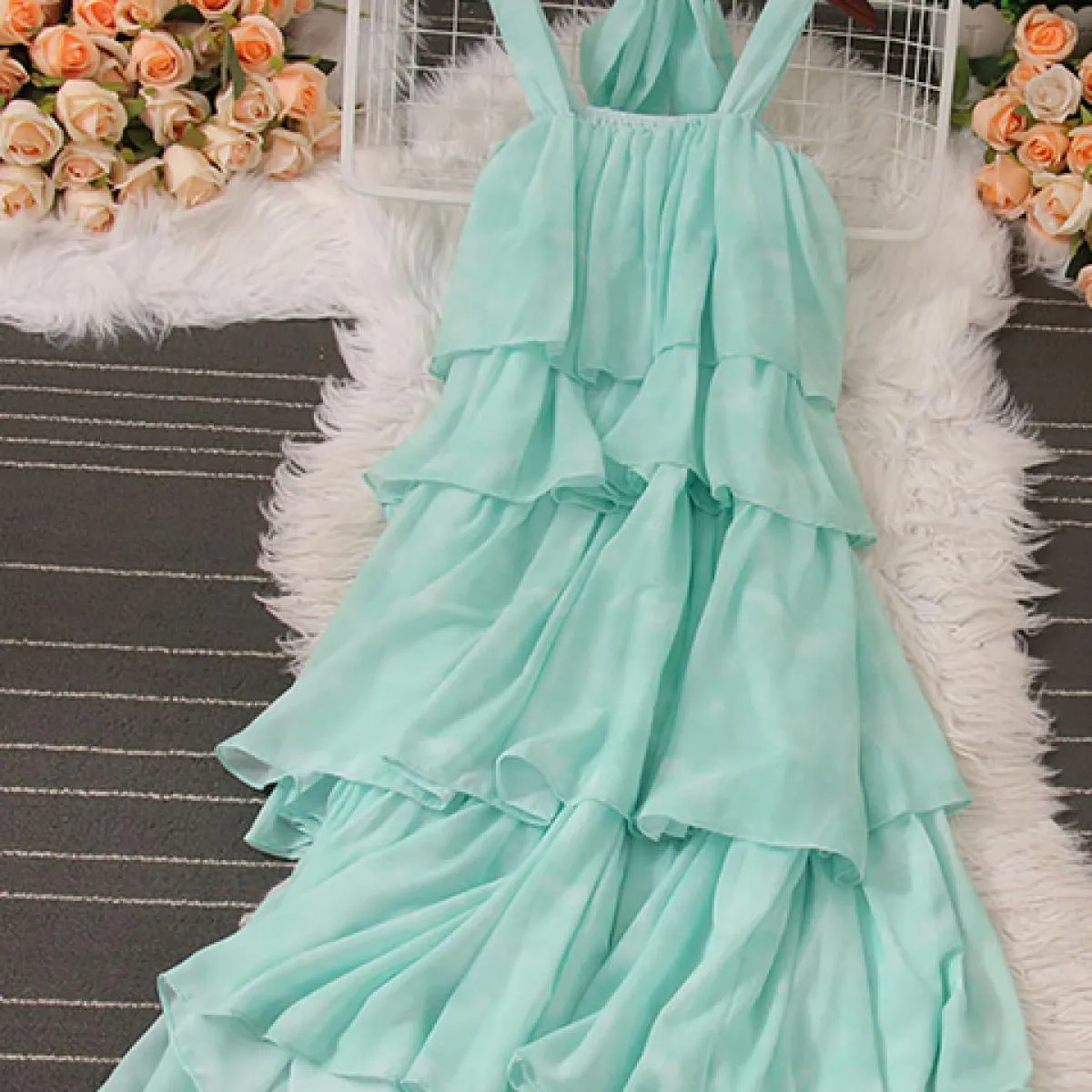 Donne estive Halter Ruffle Vestito con cinturino per spaghetti Vacanza al mare Lunghezza al ginocchio Abito femminile a strati U