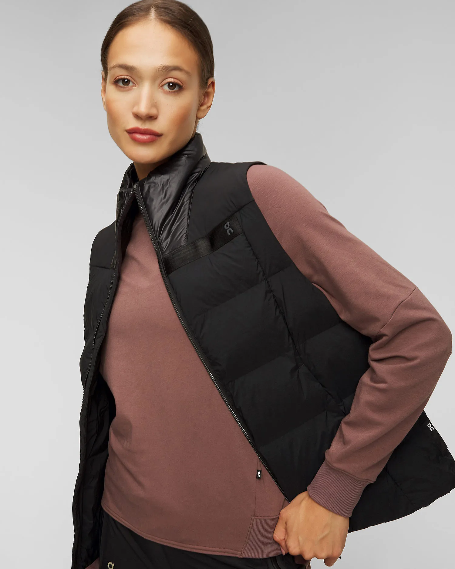 Gilet imbottito da donna On Running Challenger 1WD30030553-black