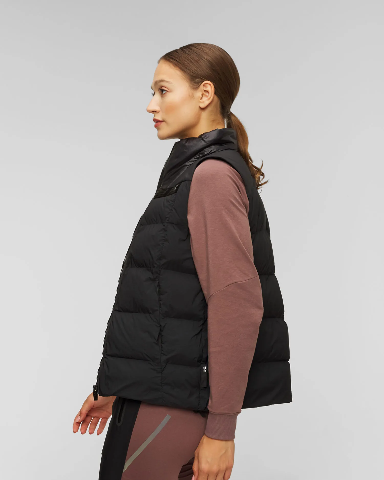 Gilet imbottito da donna On Running Challenger 1WD30030553-black