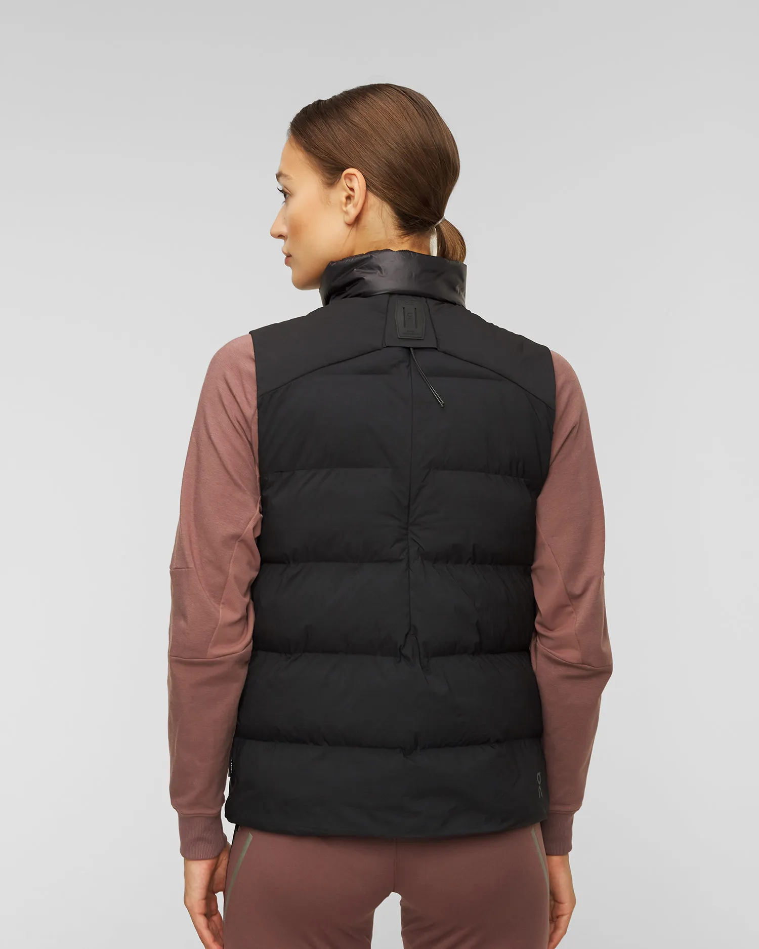 Gilet imbottito da donna On Running Challenger 1WD30030553-black