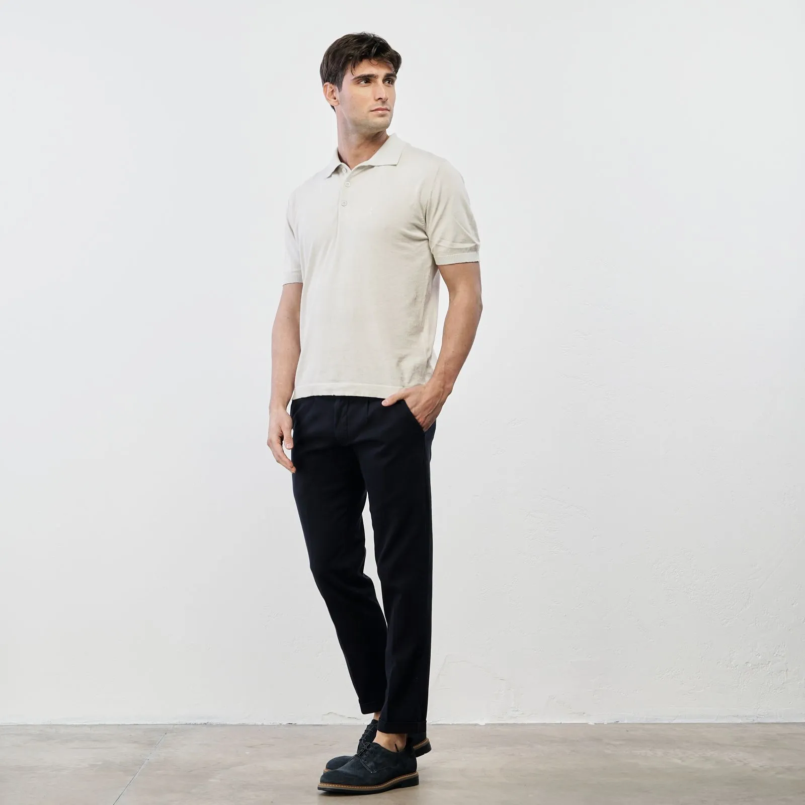 Pantaloni blu con tasche