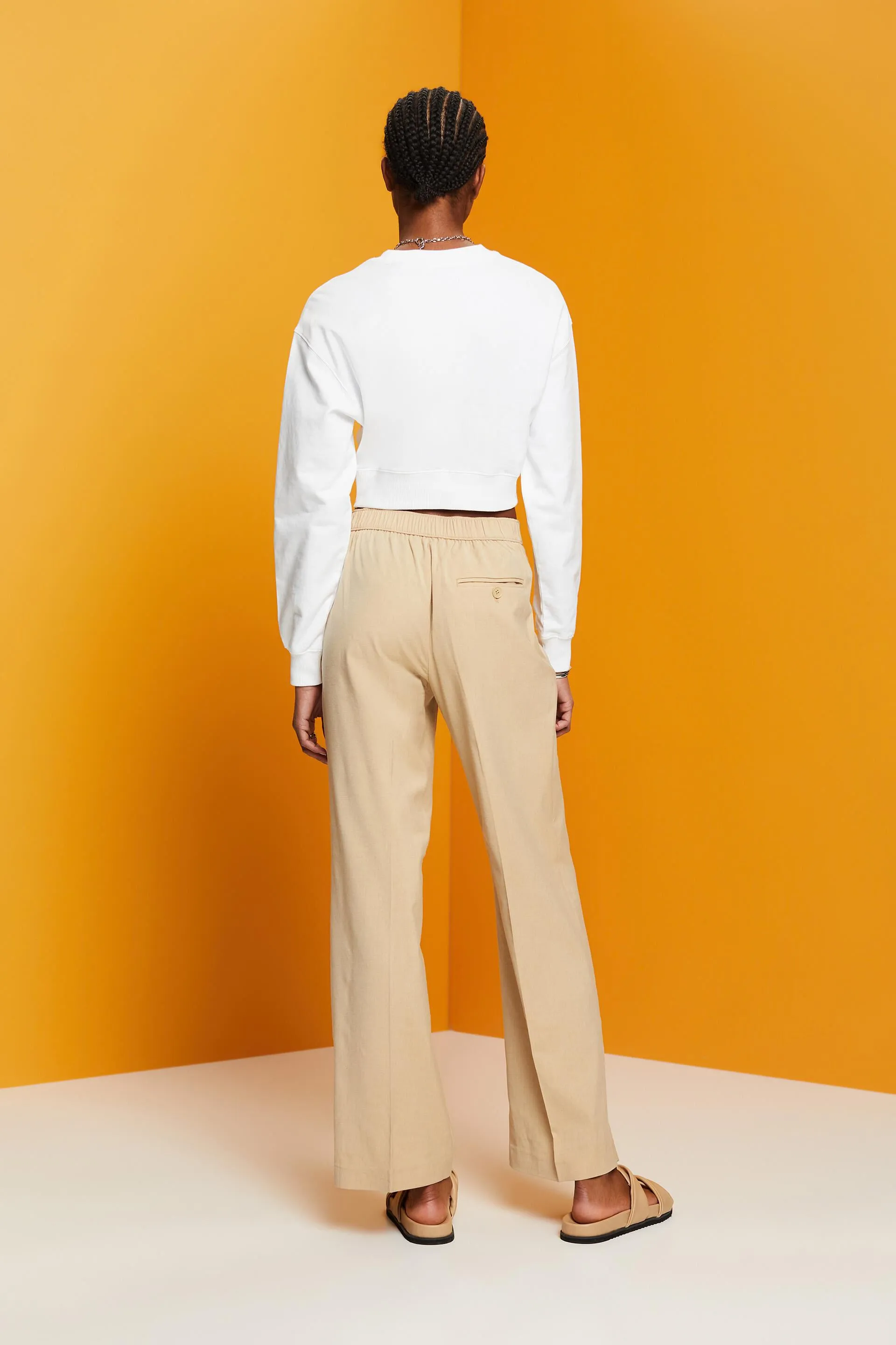 Pantaloni con spacco sullo sfondo e zip