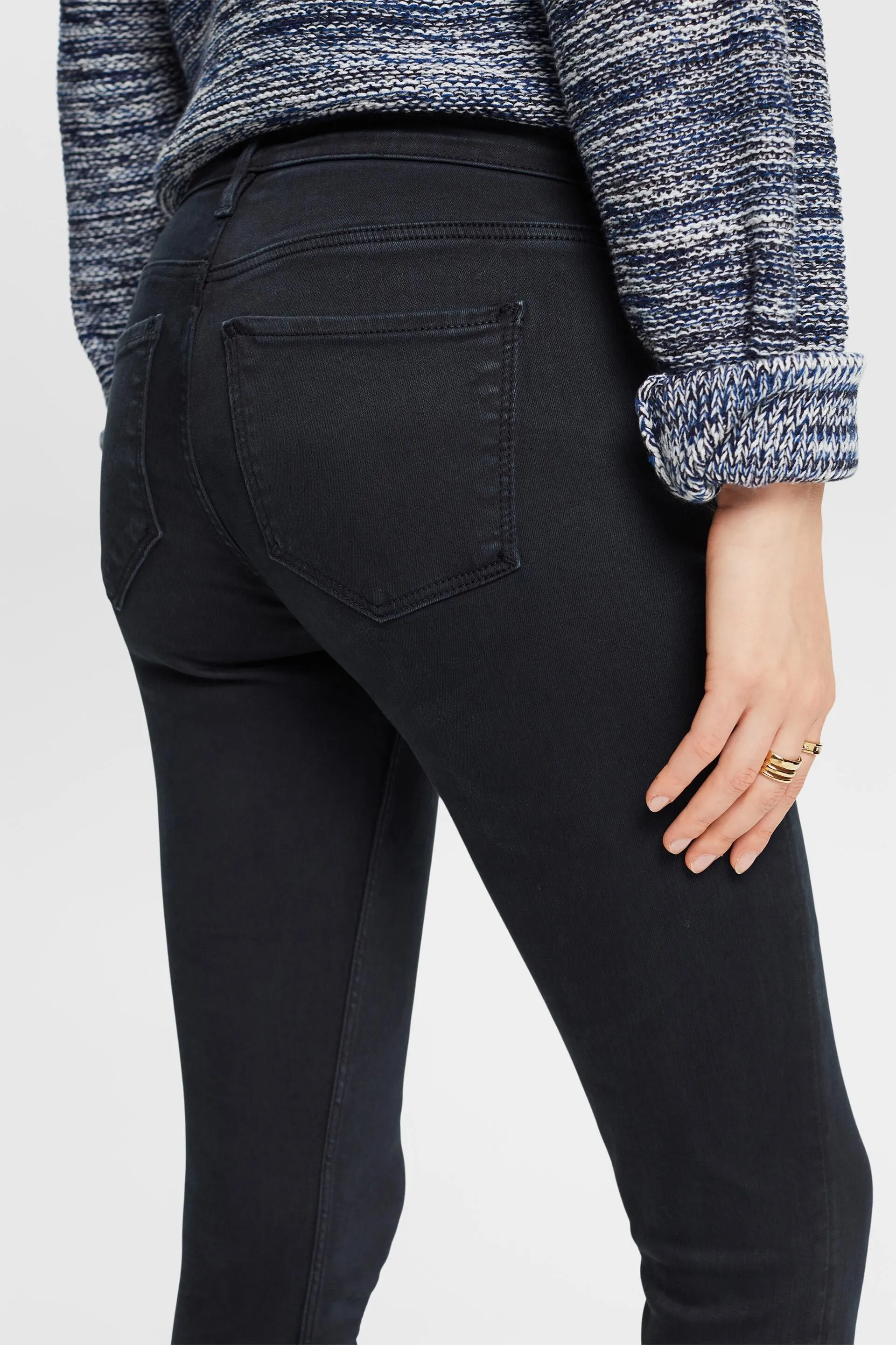 Pantaloni skinny a vita media