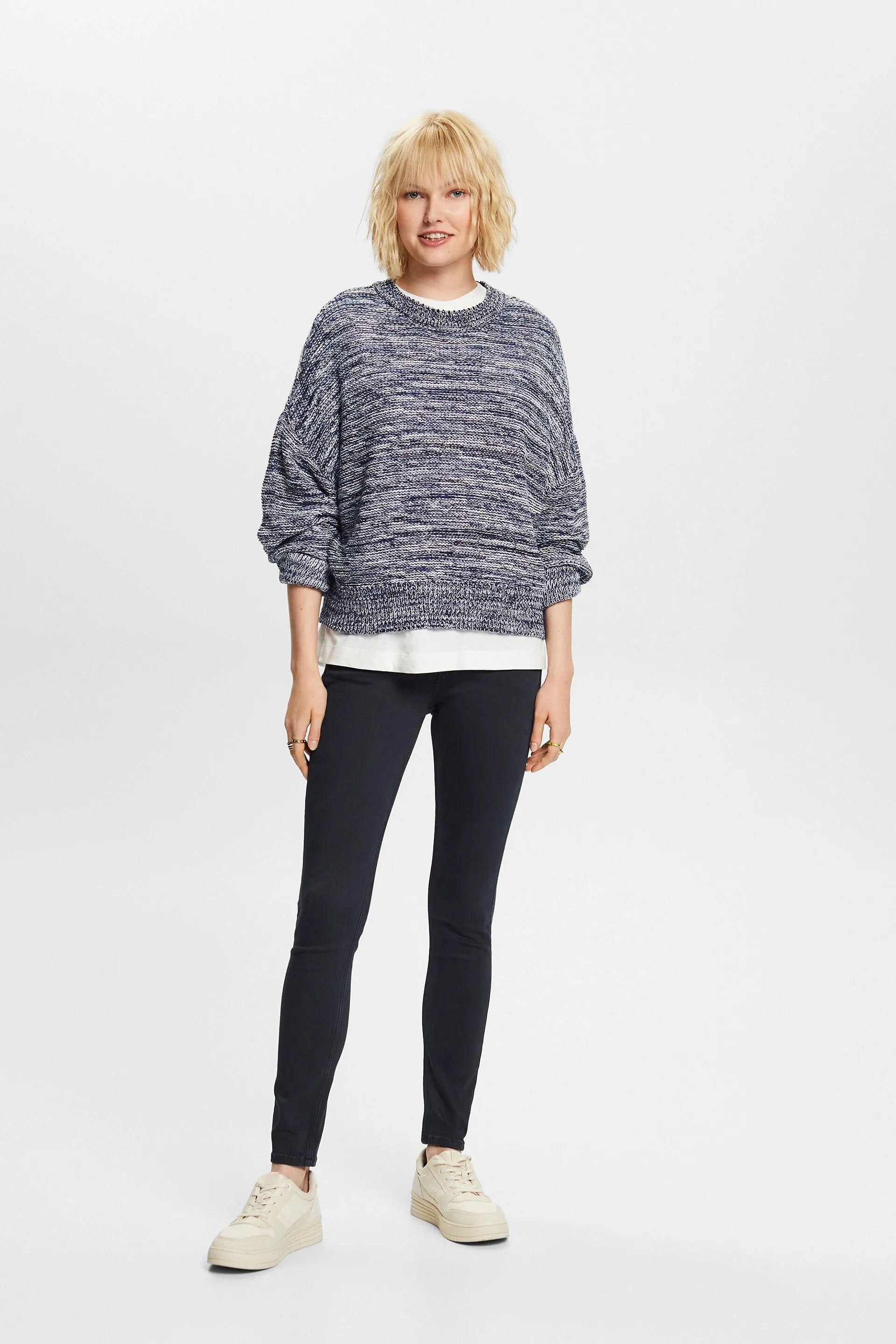 Pantaloni skinny a vita media