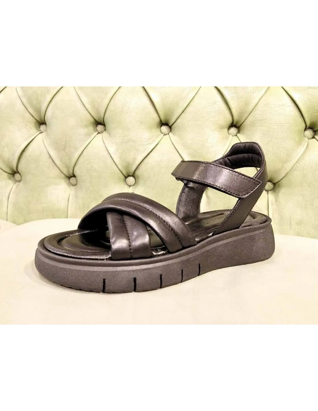 Sandali bassi in pelle, Tamaris