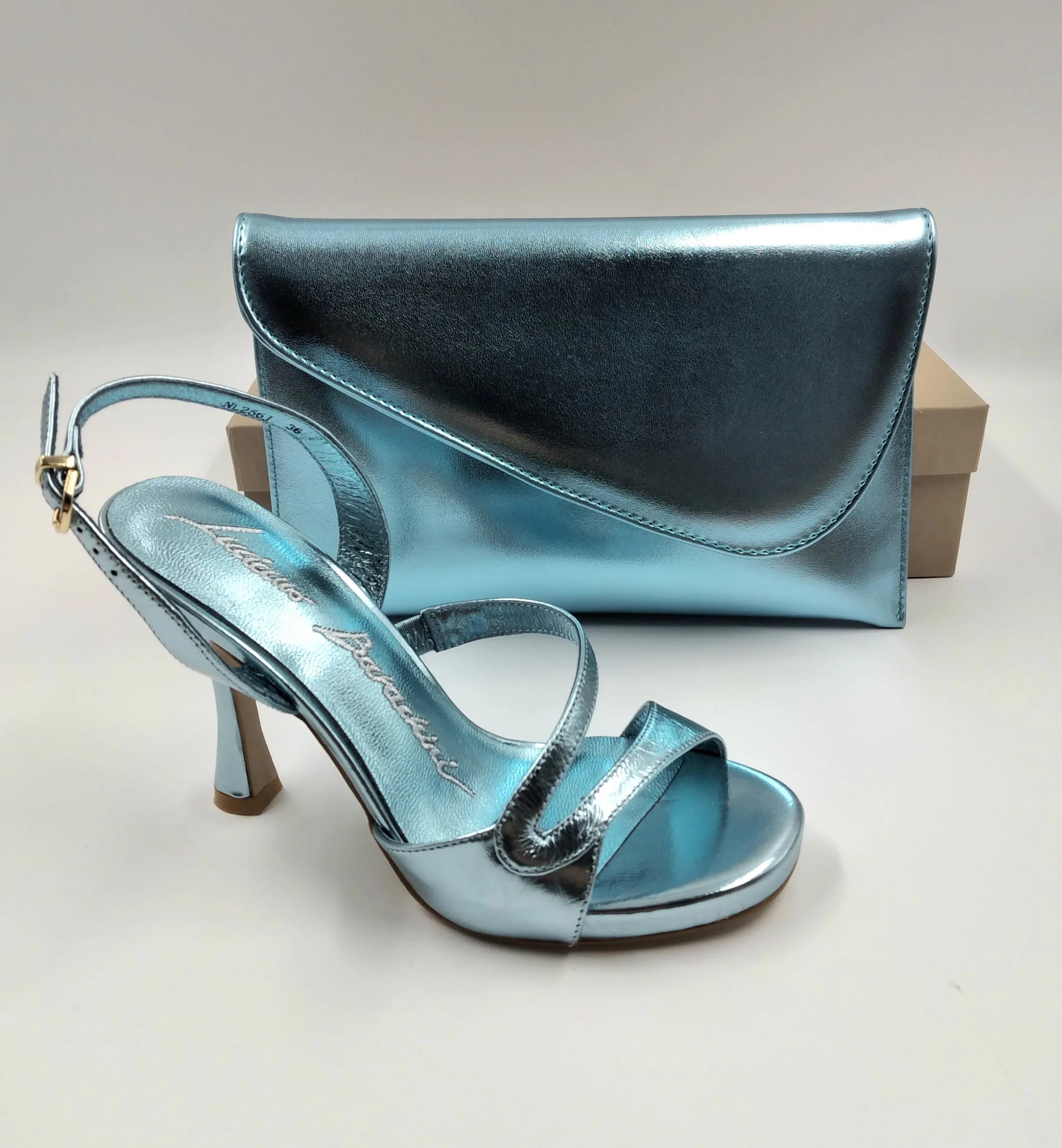 SANDALI PELLE METALLIZATA CELESTE