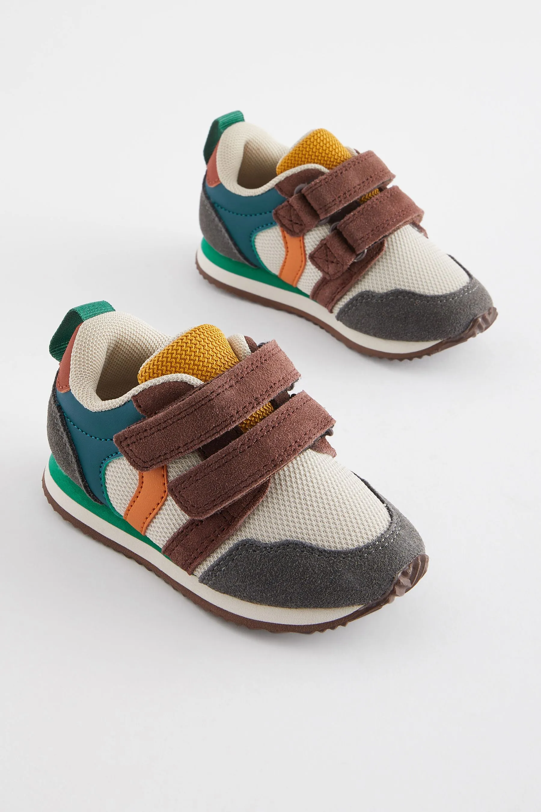 Scarpe da ginnastica con due cinturini    