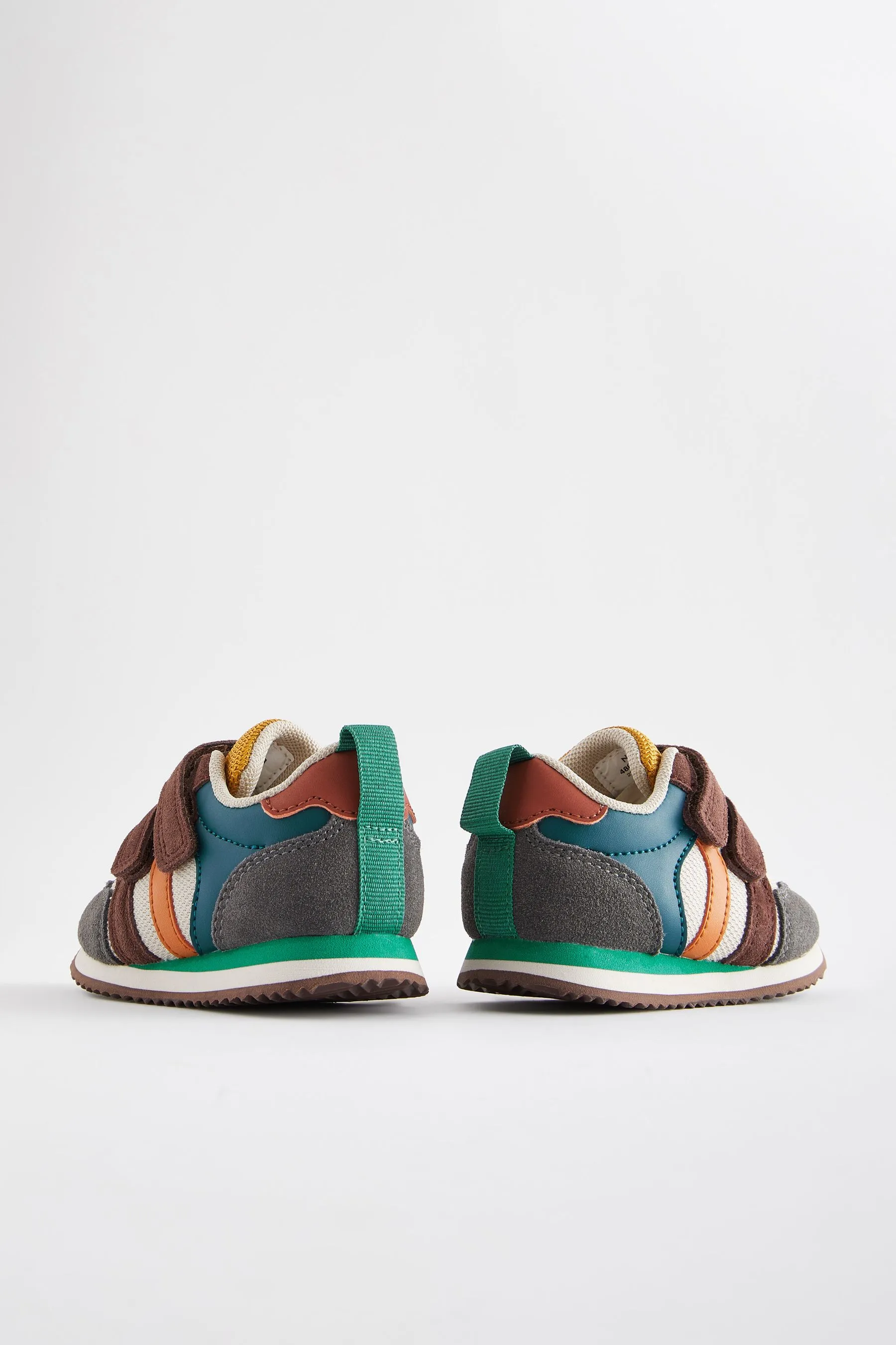 Scarpe da ginnastica con due cinturini    