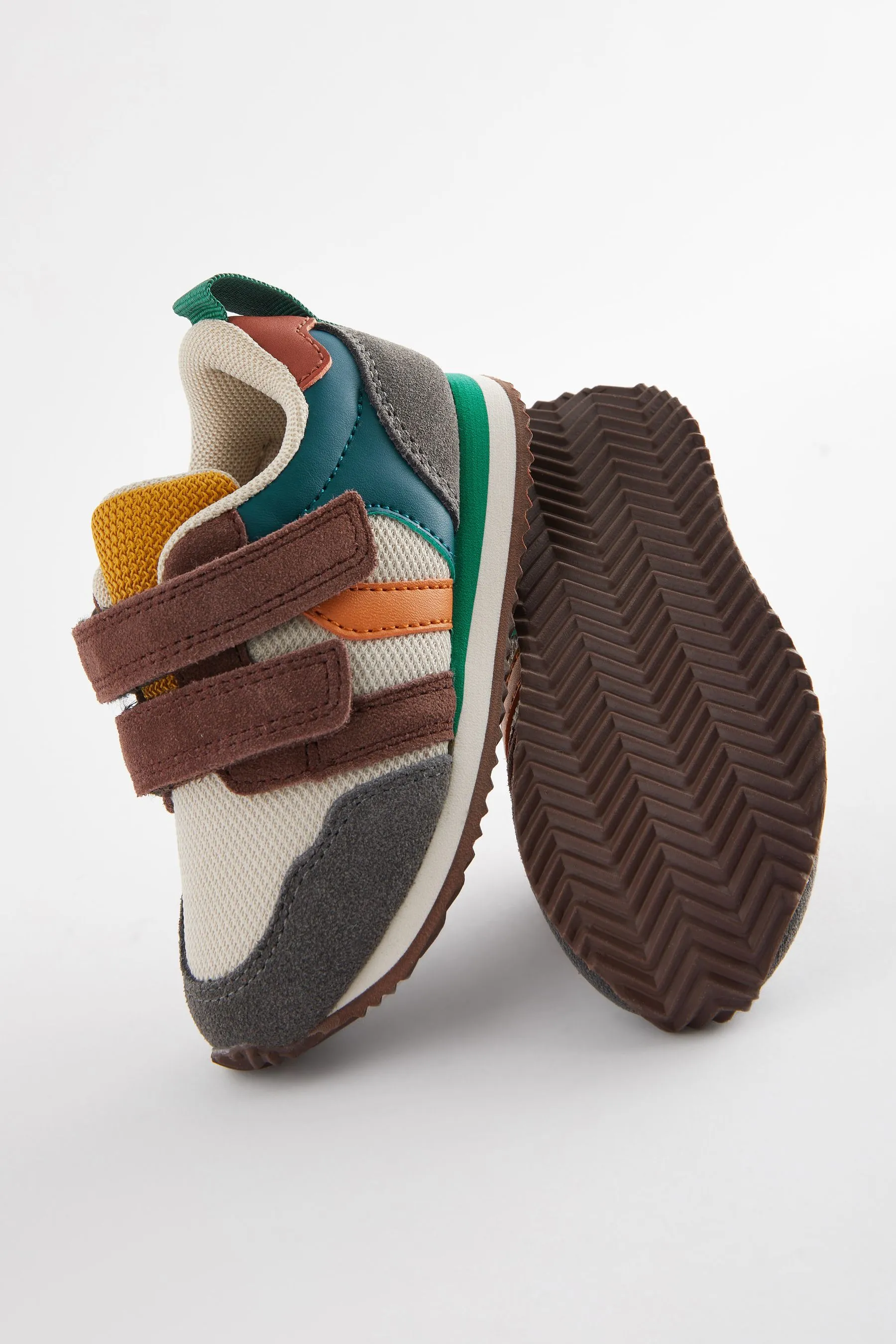 Scarpe da ginnastica con due cinturini    