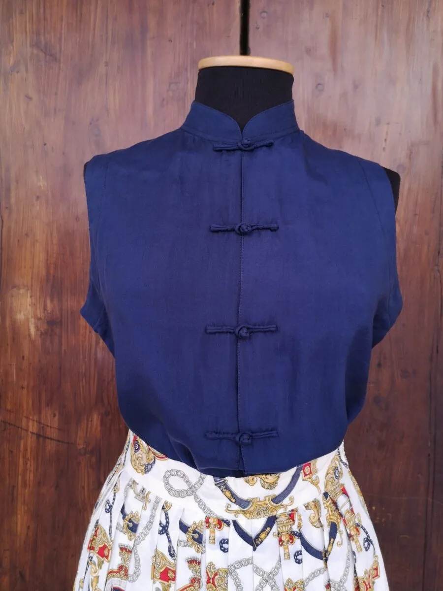Top in seta blu scuro collo alla coreana