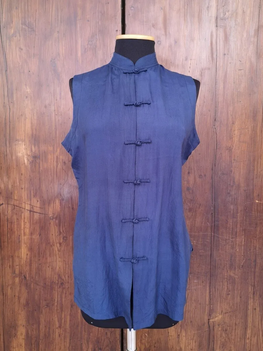 Top in seta blu scuro collo alla coreana