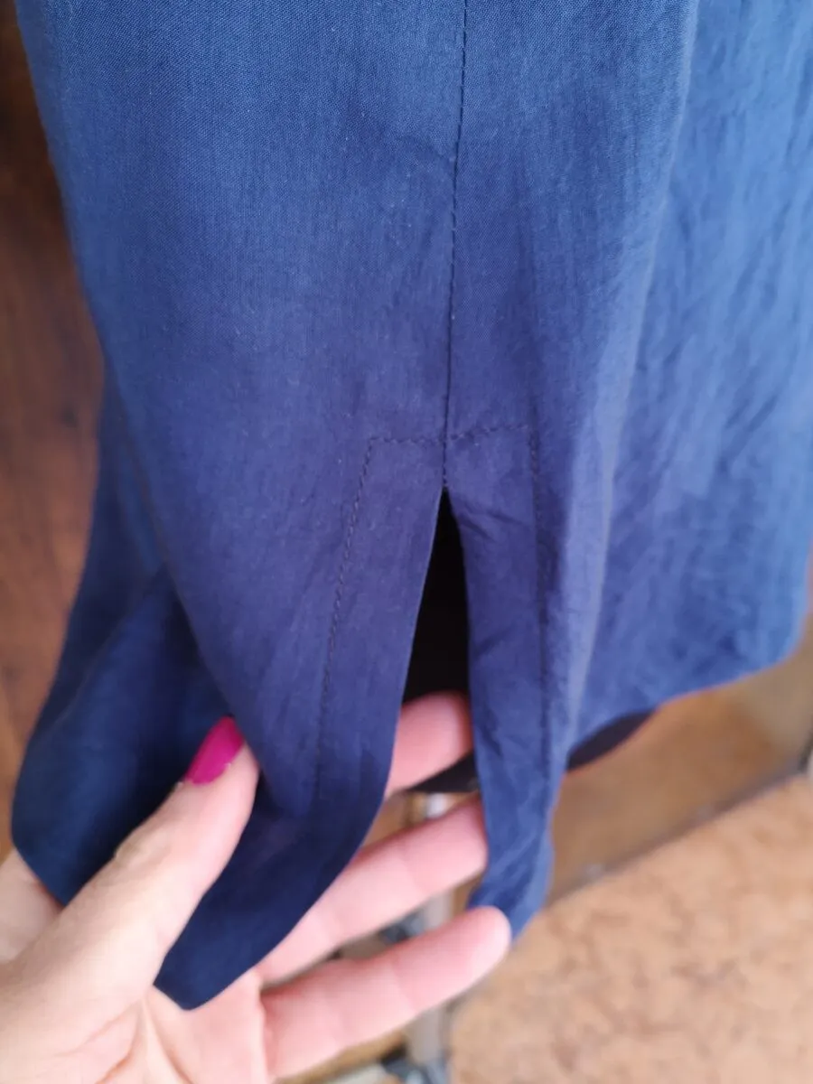 Top in seta blu scuro collo alla coreana