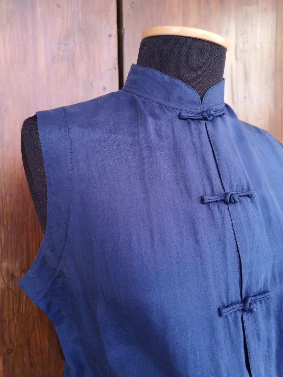 Top in seta blu scuro collo alla coreana